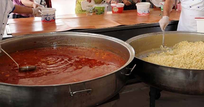 Bafra Belediyesi'nden 2 bin aileye yemek yardımı Bafra Belediyesi'nden 2 bin aileye yemek yardımı