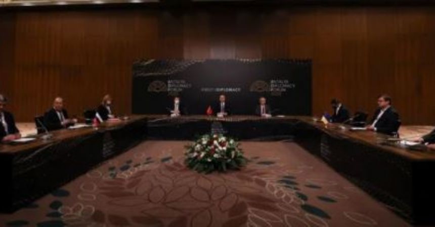 Rusya-Ukrayna Antalya'da masaya oturdu