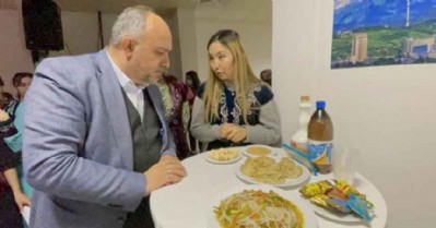 Kazak öğrenciler yemeklerini tanıttı