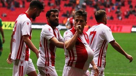SAMSUN İLK YARIYI KAZANARAK BİTİRDİ SAMSUN İLK YARIYI KAZANARAK BİTİRDİ