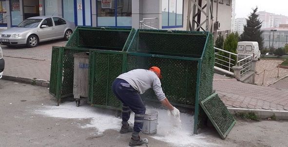 Belediyeler dezenfekte ediyor Belediyeler dezenfekte ediyor