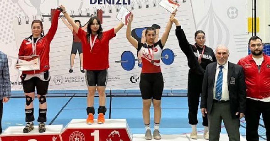 Samsunlu Kızlar Halterde Zirveye Çıktı