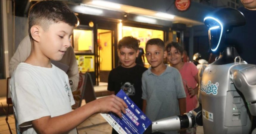 İnsansı Robot Canik Sokaklarında
