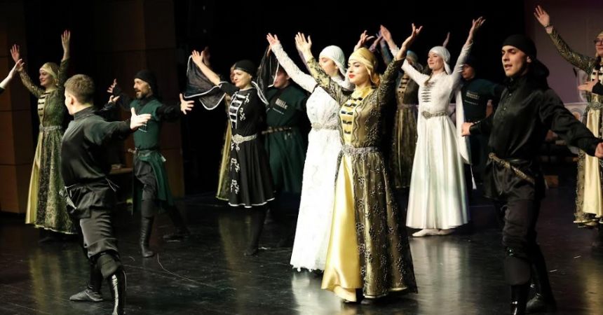 Belediye Konservatuarı Sezonu Açtı Belediye Konservatuarı Sezonu Açtı