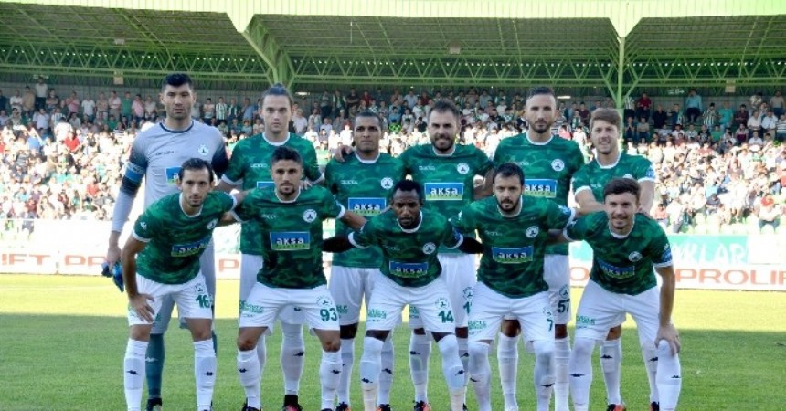 Giresunspor evinde Manisa'yı üç golle geçti: 3-1 Giresunspor evinde Manisa'yı üç golle geçti: 3-1