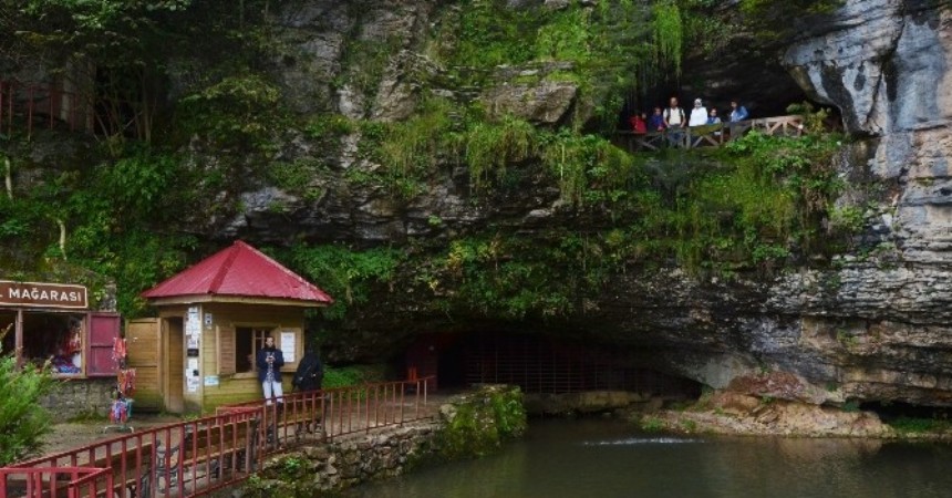 Çal Mağarası’nı 35 bin turist ziyaret etti Çal Mağarası’nı 35 bin turist ziyaret etti