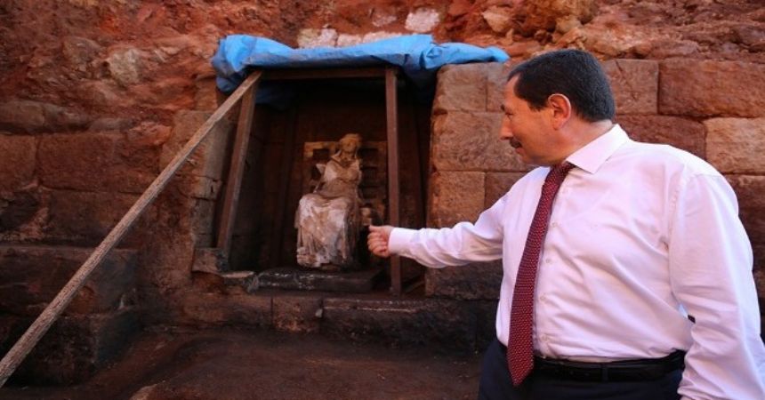 Kibele heykeli turizmin hizmetinde Kibele heykeli turizmin hizmetinde