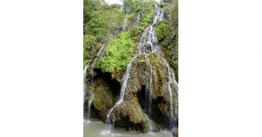 Kuzalan Şelalesine ziyaretçi akını Kuzalan Şelalesine ziyaretçi akını