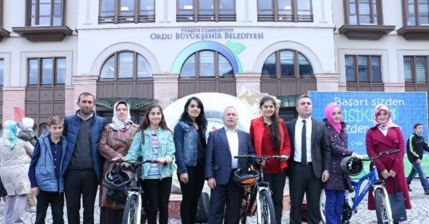 TEOG başarısı bisikletle ödüllendirildi TEOG başarısı bisikletle ödüllendirildi