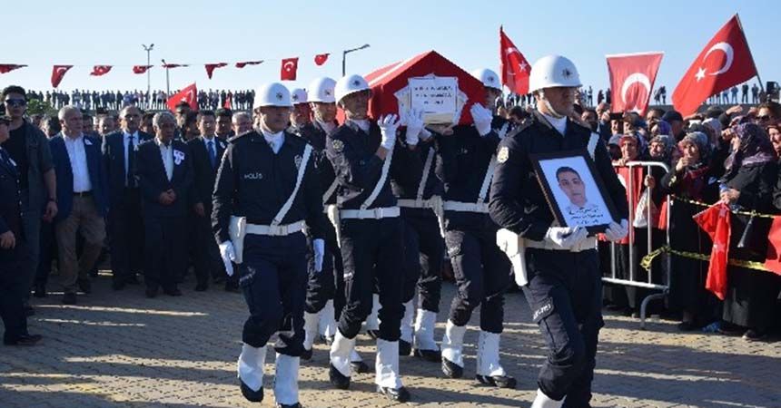 Şehit polis son yolculuğuna uğurlandı Şehit polis son yolculuğuna uğurlandı