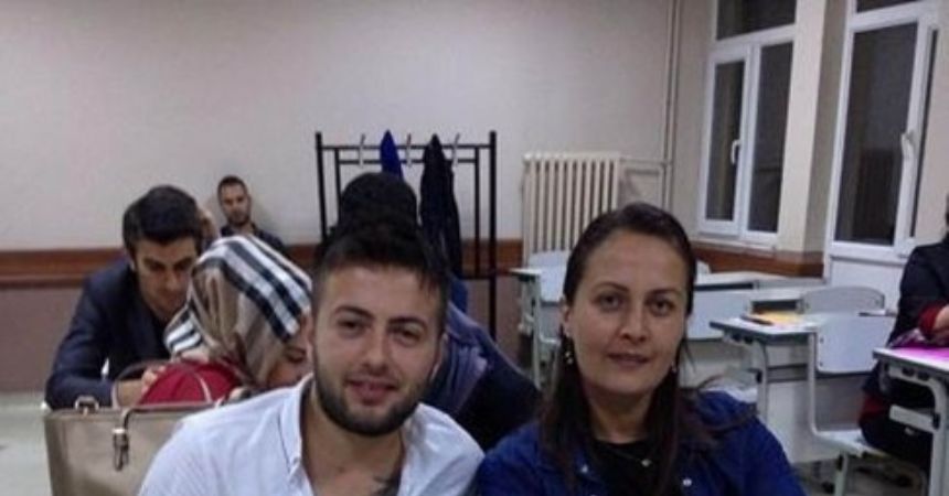 Anne-oğul aynı sınıfta