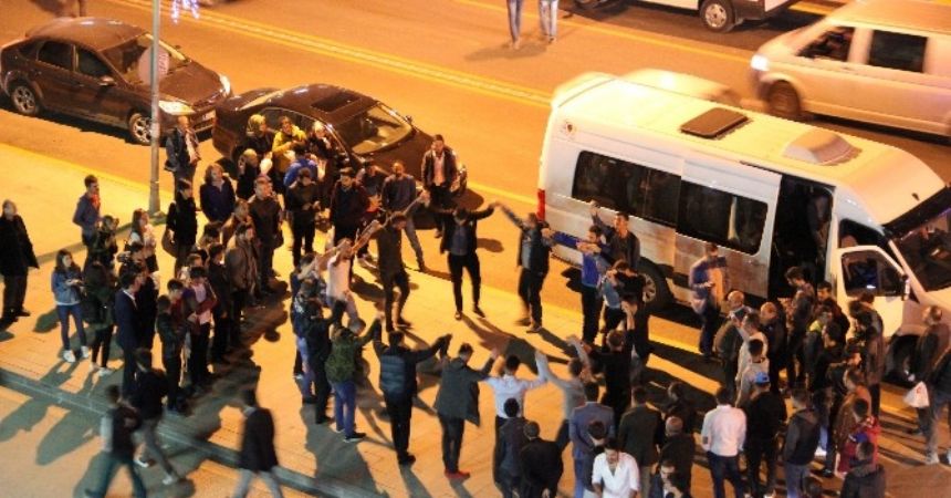 Kaldırımda horona trafikçi nokta koydu
