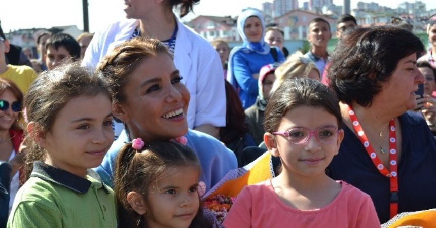 Gülben Ergen 35’inci anaokulunu açtı Gülben Ergen 35’inci anaokulunu açtı