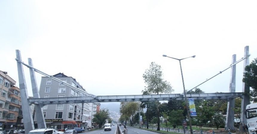 Sahil yoluna yürüyen merdiven
