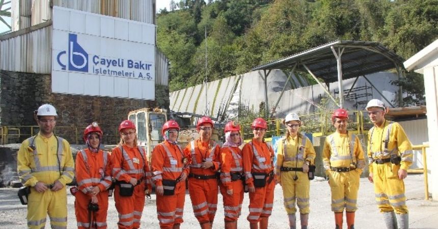 Madenci eşlerinden kocalarına sürpriz Madenci eşlerinden kocalarına sürpriz