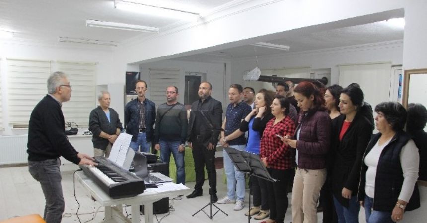 Vezirköprü’de Türk Halk Müziği Korosu