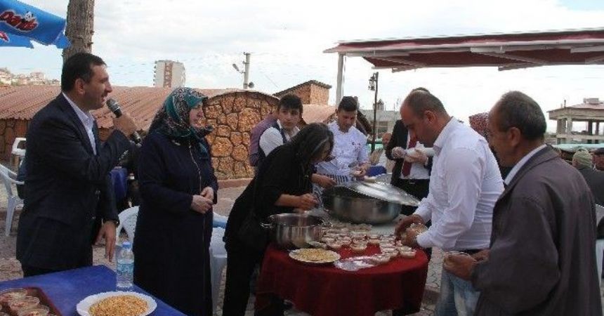 Kavak’ta bin kişilik aşure dağıtıldı