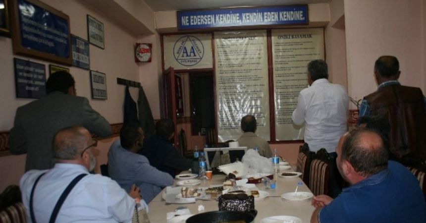 12 yıldır alkolle mücadele ediyorlar