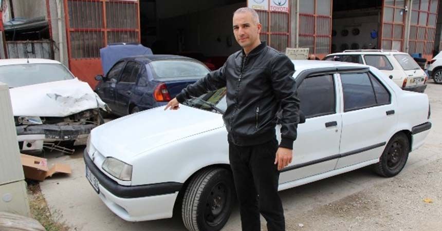 Arabanın önü 1996, arkası 2000 model çıktı! Arabanın önü 1996, arkası 2000 model çıktı!
