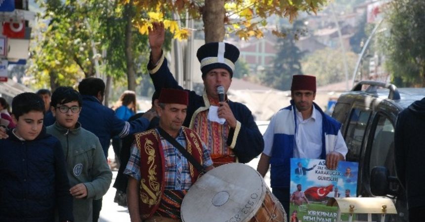 Güreşlere tellallı davet Güreşlere tellallı davet