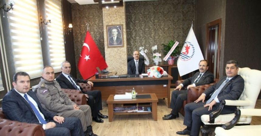 Yeni Dekan Zeybek’e ‘hayır olsun’ ziyareti