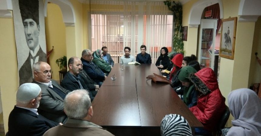 Yurt öğrencileri şehit ailelerini ziyaret etti