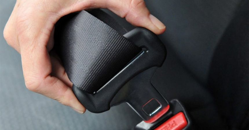 Arka koltukta kemer takmayanlara ceza geliyor