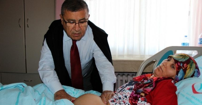 Şişen karnından çıkanlar şaşırttı Şişen karnından çıkanlar şaşırttı