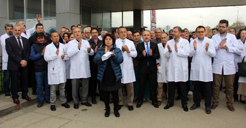 Doktora saldırıya meslektaşlarından tepki Doktora saldırıya meslektaşlarından tepki