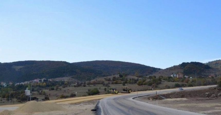 Karadeniz-Akdeniz yolu yapımı tamgaz sürüyor Karadeniz-Akdeniz yolu yapımı tamgaz sürüyor