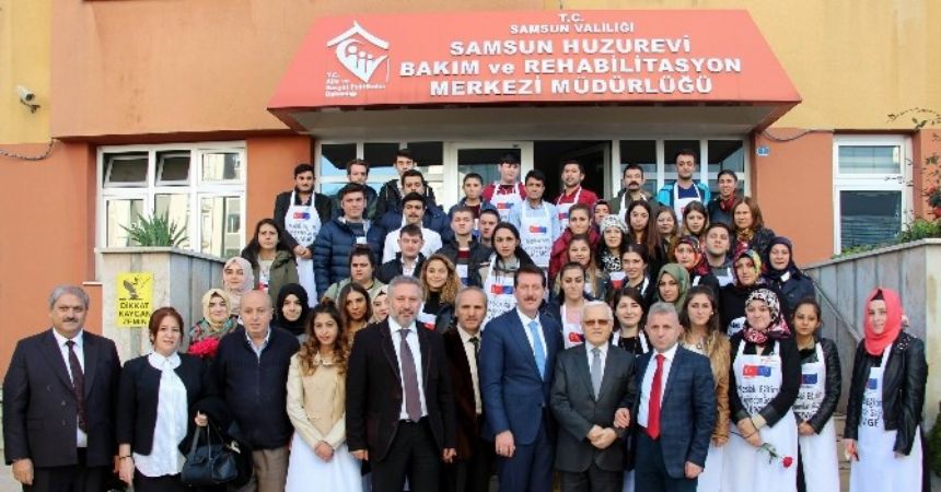 Huzurevi sakinlerine pasta ikramı