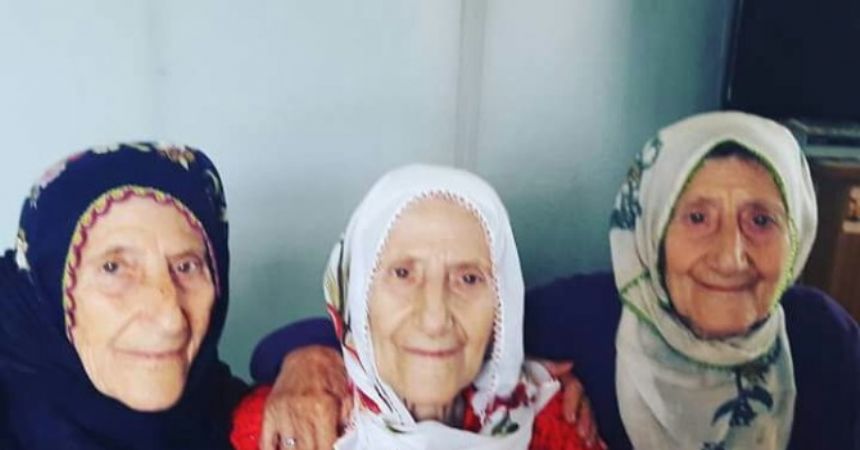 Üçüz nineleri ölüm ayırdı Üçüz nineleri ölüm ayırdı