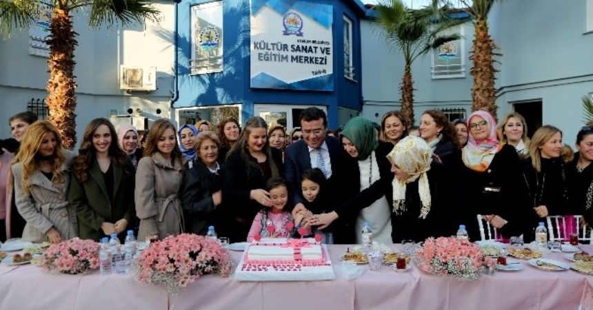 Taşçı’dan usta öğreticilere kutlama Taşçı’dan usta öğreticilere kutlama