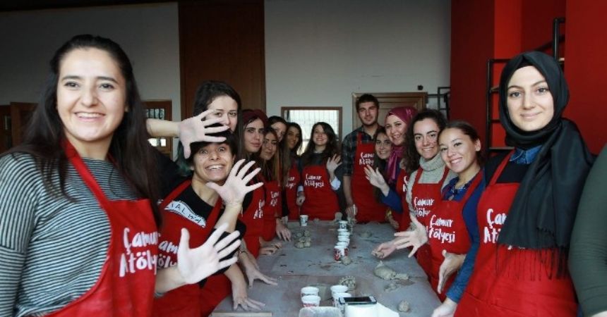 Çamura hayat veriyorlar Çamura hayat veriyorlar