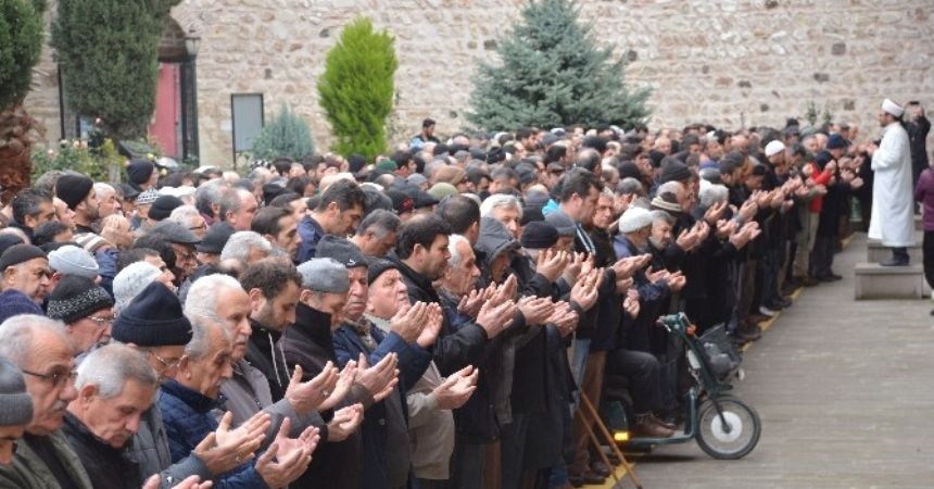 Halep’te ölenler için gıyabi cenaze namazı Halep’te ölenler için gıyabi cenaze namazı