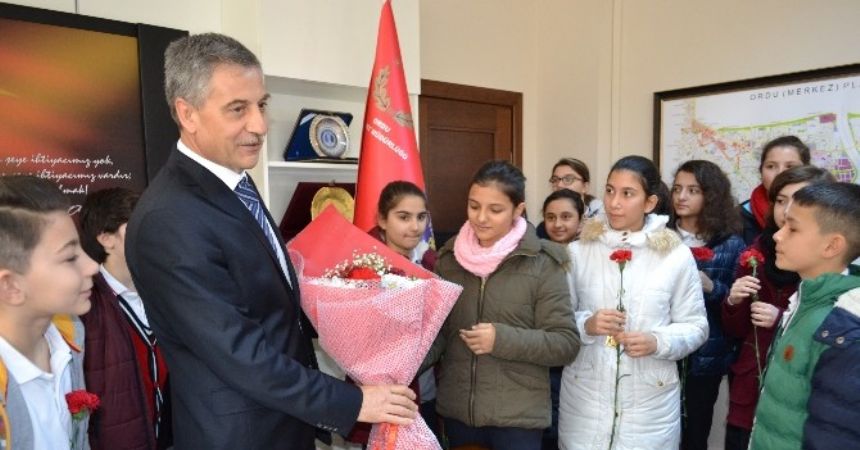 Öğrencilerden duygulandıran ziyaret Öğrencilerden duygulandıran ziyaret