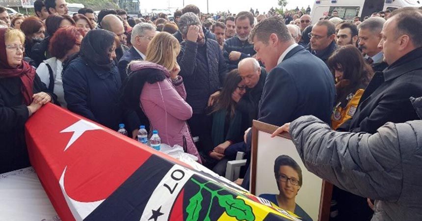 Gözyaşları, terör kurbanı Berkay için aktı Gözyaşları, terör kurbanı Berkay için aktı