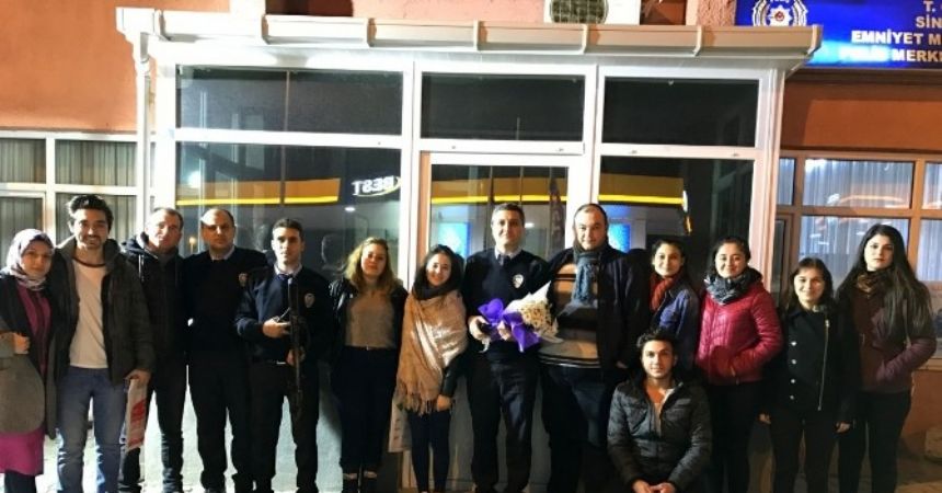Tiyatroculardan polise ziyaret Tiyatroculardan polise ziyaret
