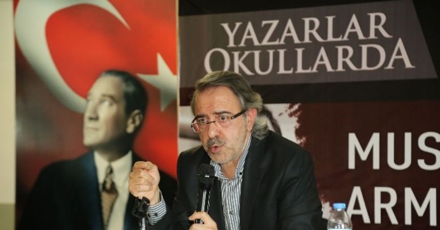 'Türkiye'de darbeler hep cuma günleri yapıldı' 'Türkiye'de darbeler hep cuma günleri yapıldı'