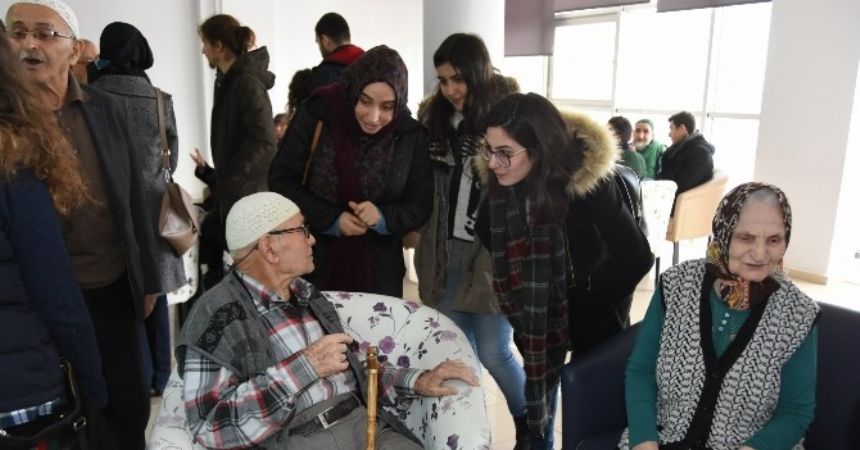 OMÜ’lü öğrencilerin dersi huzurevi OMÜ’lü öğrencilerin dersi huzurevi