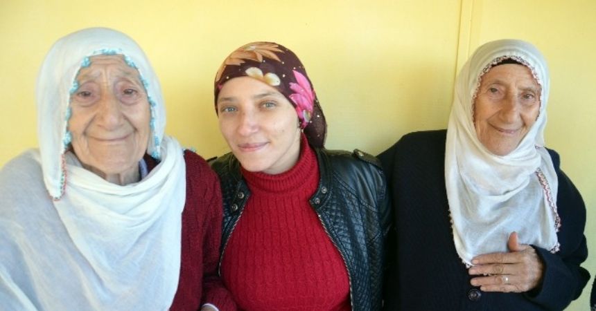 İkiz kalan ninelerin tek isteği Erdoğan'ı görmek İkiz kalan ninelerin tek isteği Erdoğan'ı görmek