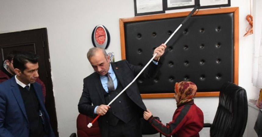 Başkandan engellilere jest Başkandan engellilere jest