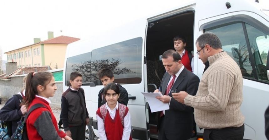 Servis araçları denetlendi Servis araçları denetlendi