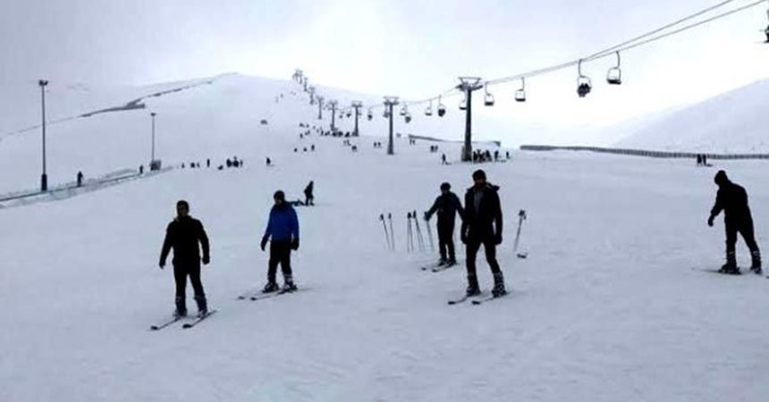 ÖMÜ’lü öğrencilere kayak dersi