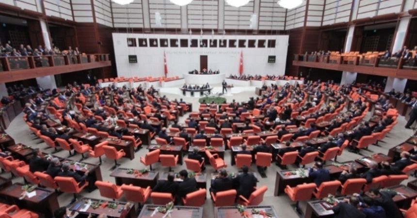 Emekliye ek ikramiye kanunu TBMM'de kabul edildi Emekliye ek ikramiye kanunu TBMM'de kabul edildi