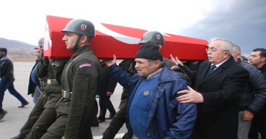 Tokat şehidini uğurladı Tokat şehidini uğurladı