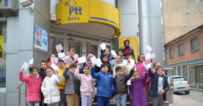 Minik öğrencilerden yılbaşı tebrik kartı