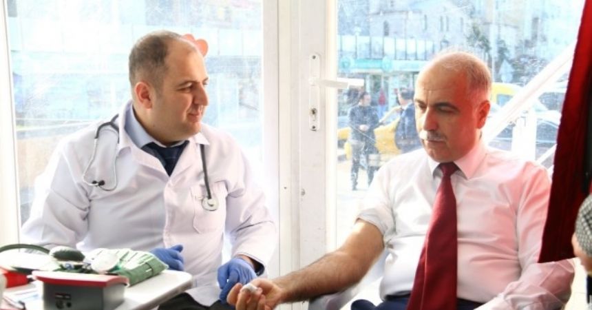 15 Temmuz Şehitleri için kan verdiler 15 Temmuz Şehitleri için kan verdiler