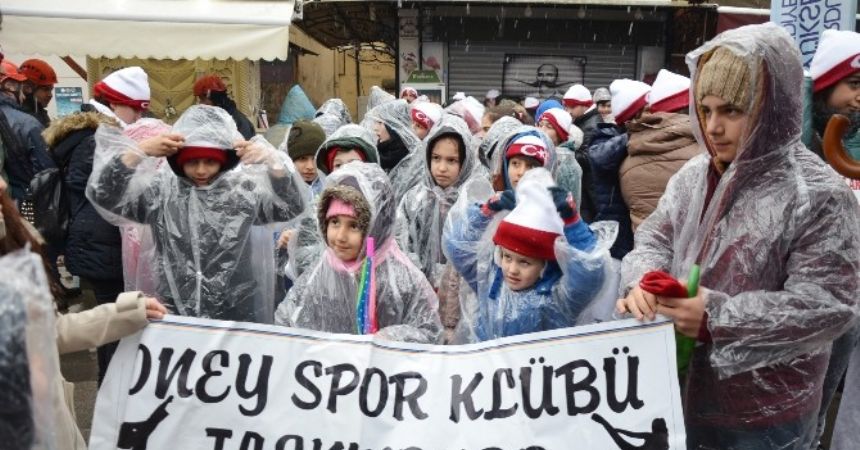 Ünye’de 102.yıl yürüyüşü Ünye’de 102.yıl yürüyüşü