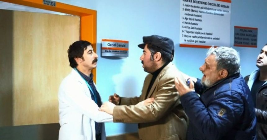 Kuyruk olmasın diye oyunculuk yaptılar Kuyruk olmasın diye oyunculuk yaptılar